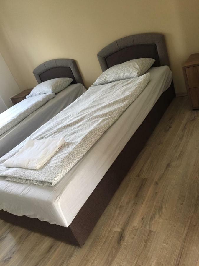 Konrad Apartman Balatonmariafurdo Exterior foto
